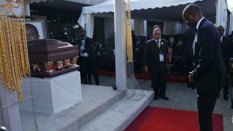 Tidjane Thiam rend hommage à Henri Konan Bédié, saluant l'homme d'État, le père de famille et son expertise économique.