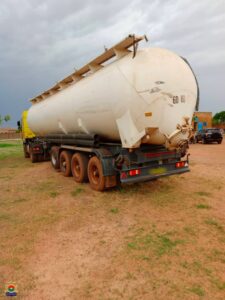 Des trafiquants de farine de maïs arrêtés au Burkina Faso, mettant en lumière la contrebande et les menaces sur la sécurité alimentaire.