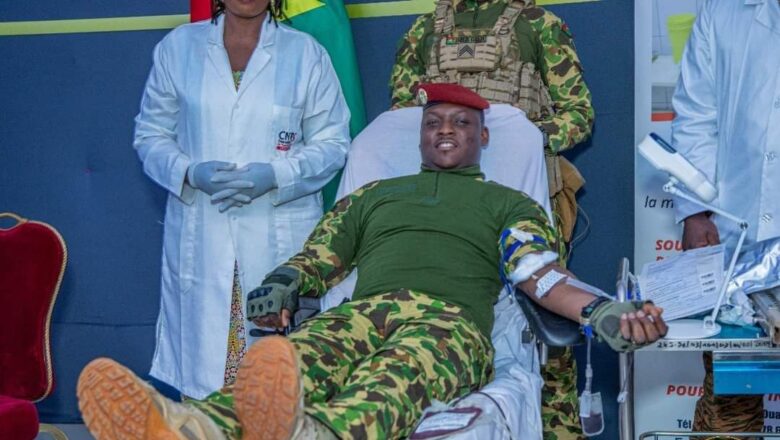 Le Président du Burkina Faso, le Capitaine Ibrahim TRAORE, a souligné l'importance du don de sang lors d'une opération de collecte