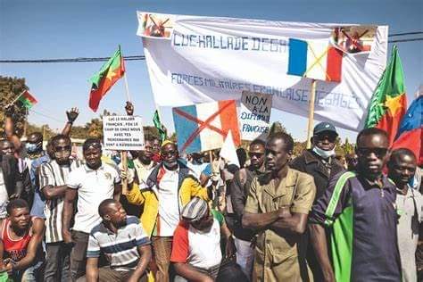 Le mouvement "Le Faso, ma patrie" campe sur son ultimatum pour le déménagement de l'ambassade de France à Ouagadougou,