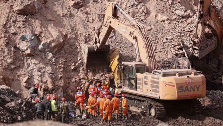 Un effondrement de mine au Nigeria fait un mort et piège plus de trente mineurs, soulevant des questions sur la sécurité minière