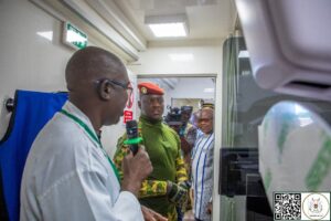 Le président du Burkina Faso lance 15 cliniques mobiles pour améliorer l'accès aux soins de santé dans les zones reculées, 