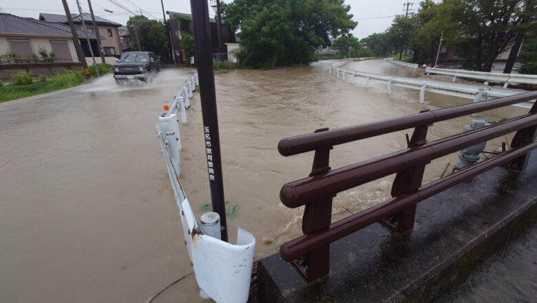 Le typhon Shanshan s'abat sur le Japon, provoquant des inondations dévastatrices, des glissements de terrain meurtriers et des millions d'évacués.