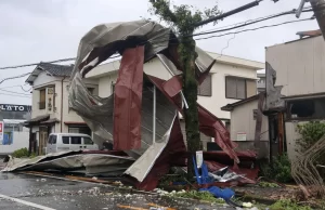 Le typhon Shanshan s'abat sur le Japon, provoquant des inondations dévastatrices, des glissements de terrain meurtriers et des millions d'évacués.