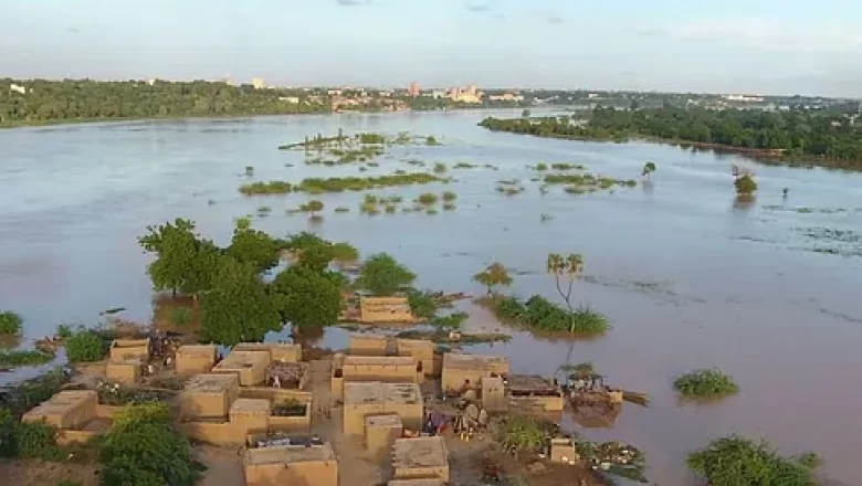 Le fleuve Niger enregistre une côte alarmante de 620, signalant un risque imminent d'inondation. Les experts appellent à la vigilance