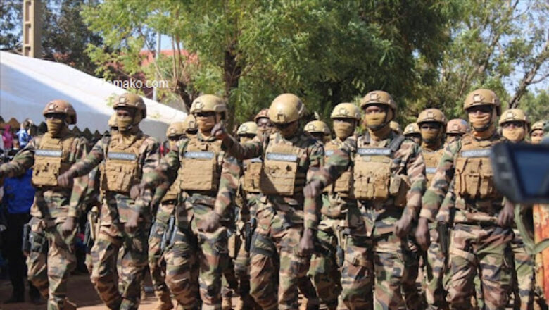 Après une formation intensive, 4 500 jeunes recrues rejoignent l'armée pour contribuer à la stabilité du pays face aux menaces terroristes.