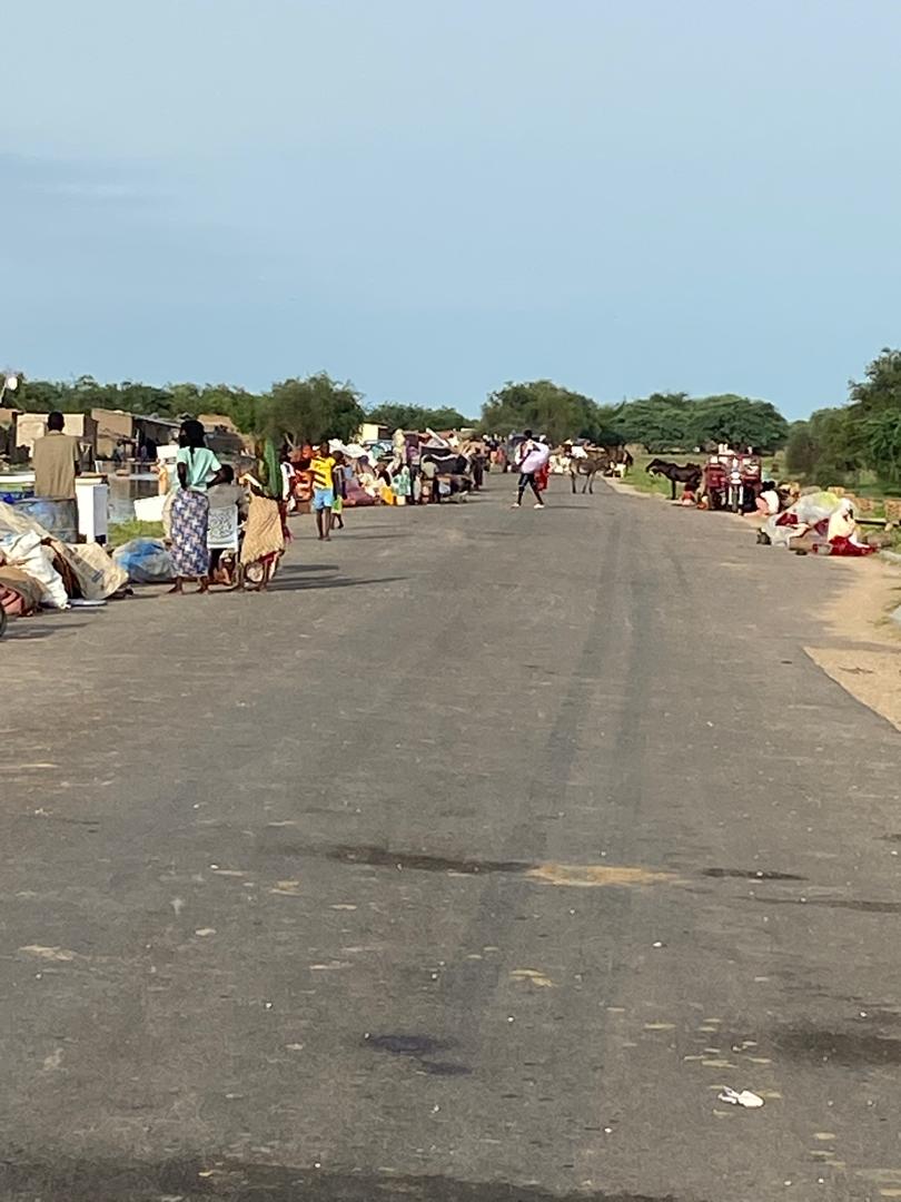 Crise humanitaire au Tchad : le village de Gambir est englouti par les eaux du lac Fitri, suscitant un appel urgent à l'aide internationale.