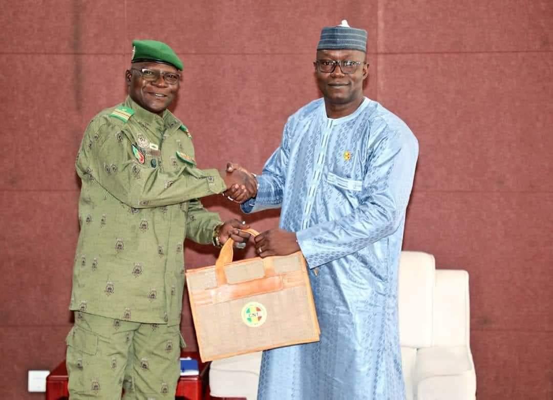 Le Colonel-Major Abdou Idé Kambé, à la tête d'une délégation nigérienne , effectue une visite d'étude au Mali afin de s'inspirer du CNT