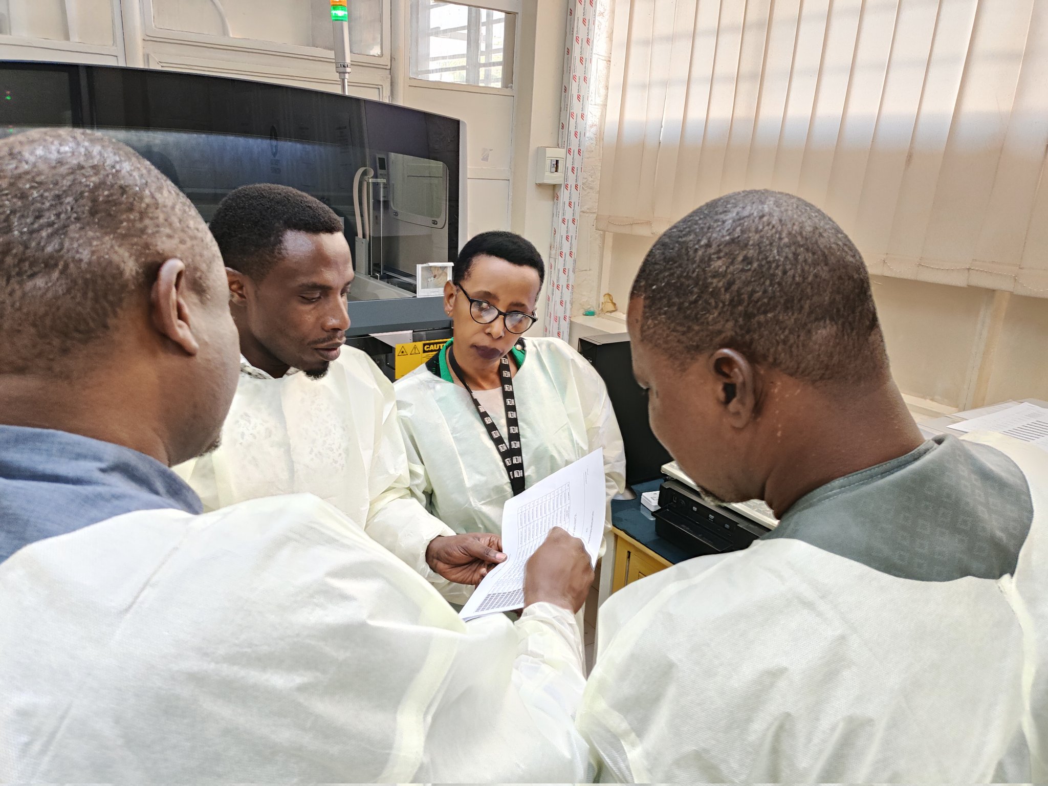 En quête de meilleures pratiques en matière de gestion des données de laboratoire, une délégation de quatre pays africains a visité le CHUK