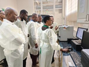 En quête de meilleures pratiques en matière de gestion des données de laboratoire, une délégation de quatre pays africains a visité le CHUK 