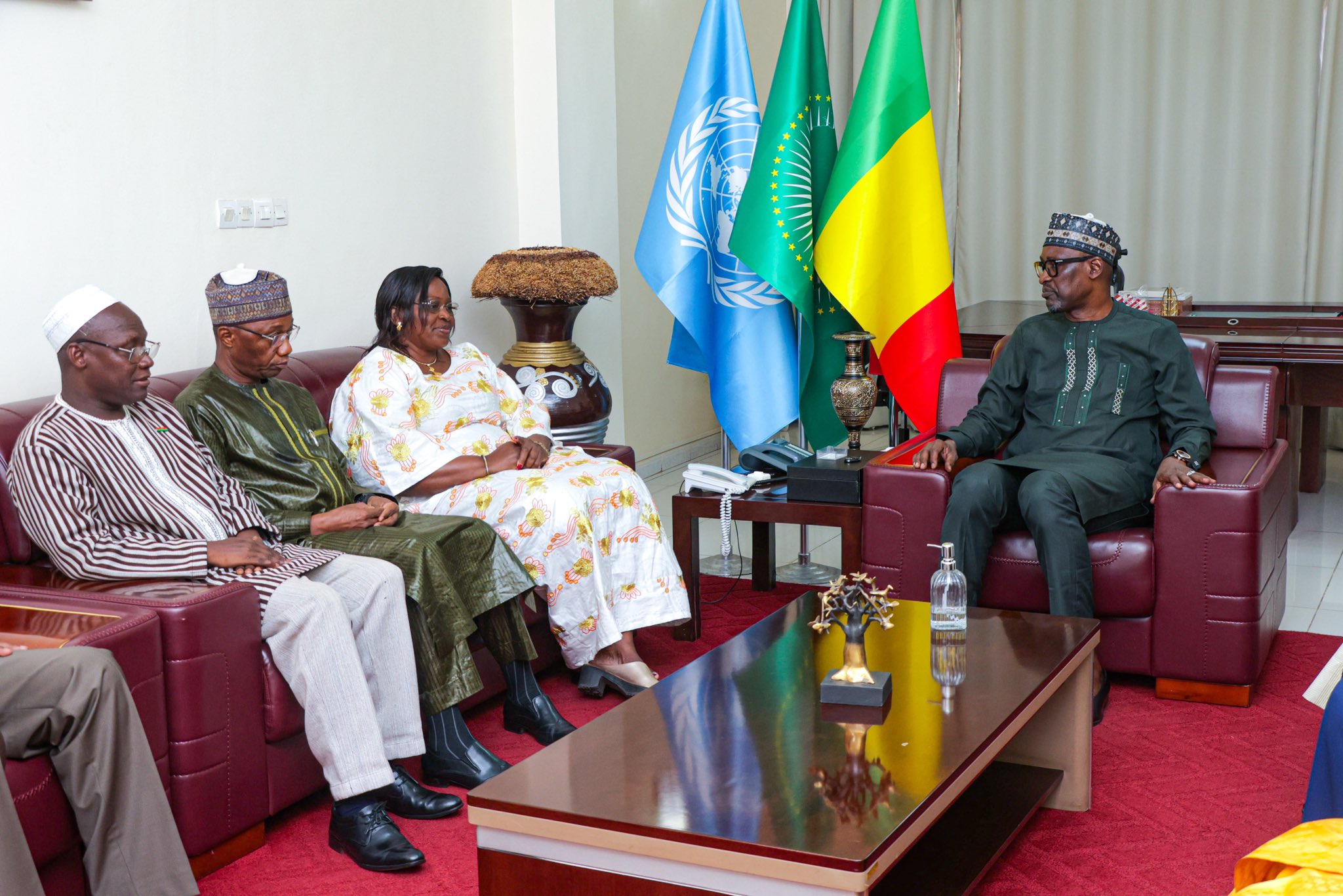 En amont de la conférence ministérielle de la Confédération du Sahel, les délégations du Burkina Faso et du Niger se retrouvent à Bamako