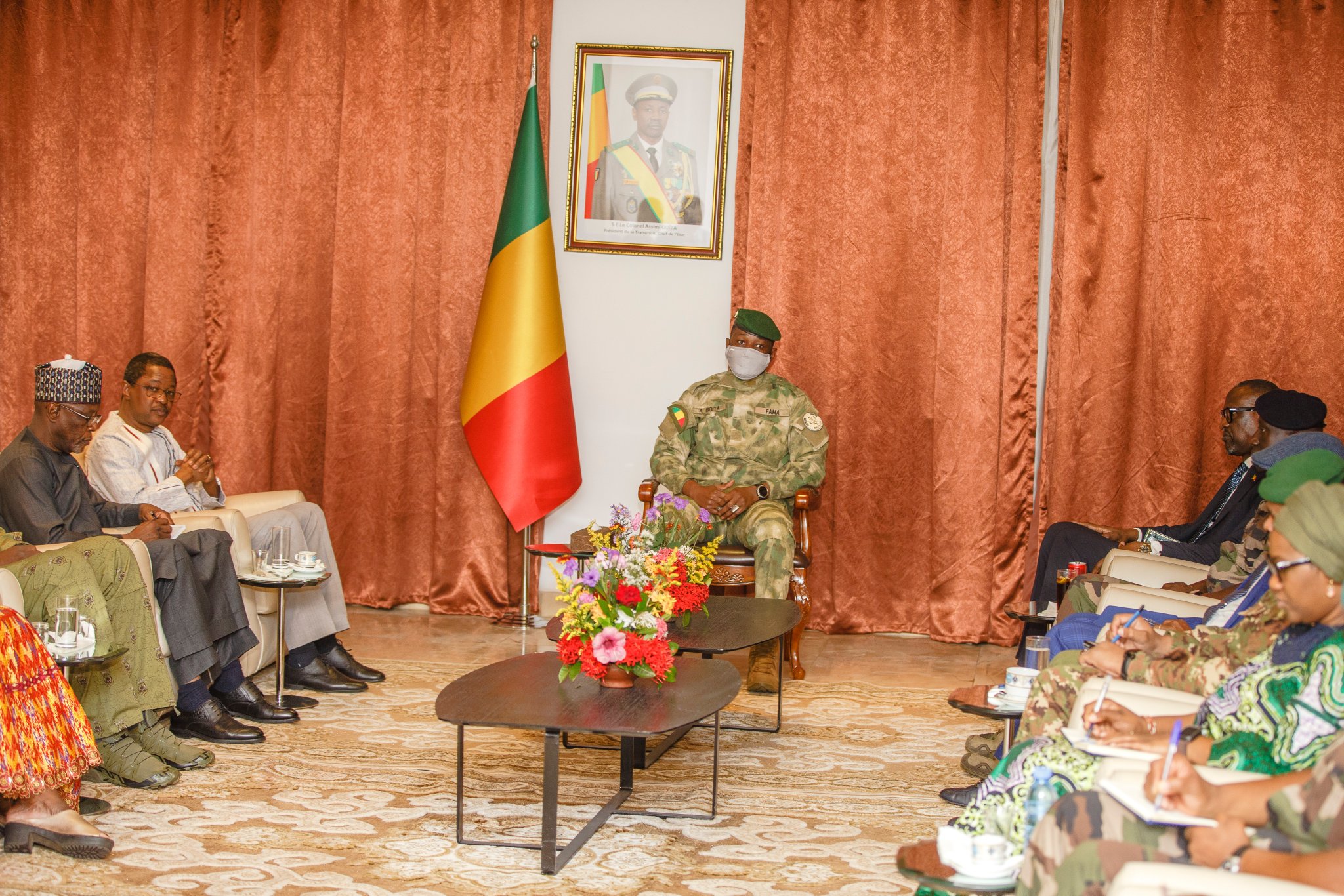 Le Colonel Goïta et les dirigeants de l'AES s'engagent à renforcer la coopération régionale pour stabiliser le Sahel et faire face aux défis communs.