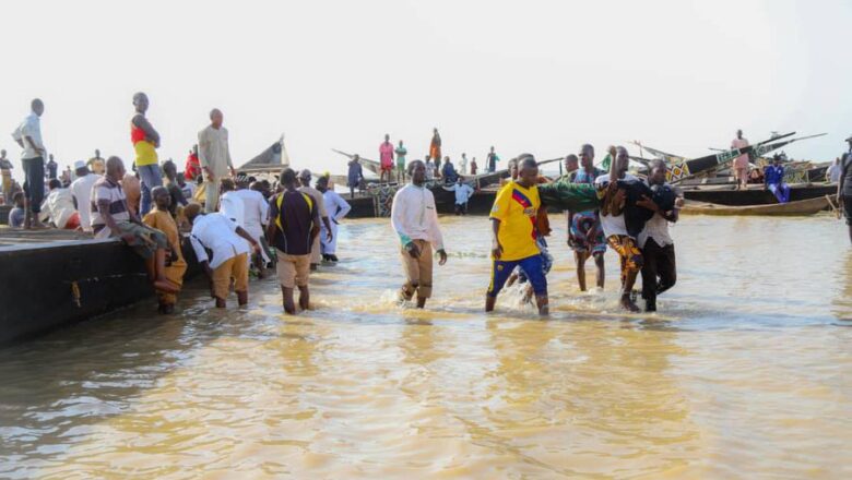 Parmi les 150 personnes portées disparues après le naufrage d'un bateau, 70 corps ont été repêchés dans la rivière Gbajibo.