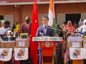 Grâce à la coopération sino-nigérienne, l'école Boukoki 1 de Niamey bénéficie de nouvelles infrastructures modernes.