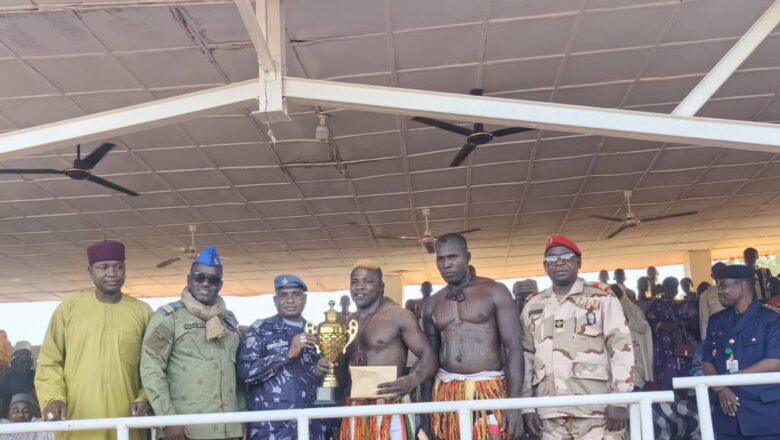 Abba Ibrahim, de Niamey, remporte la coupe de la RTN de lutte traditionnelle et devient le nouveau champion du Niger