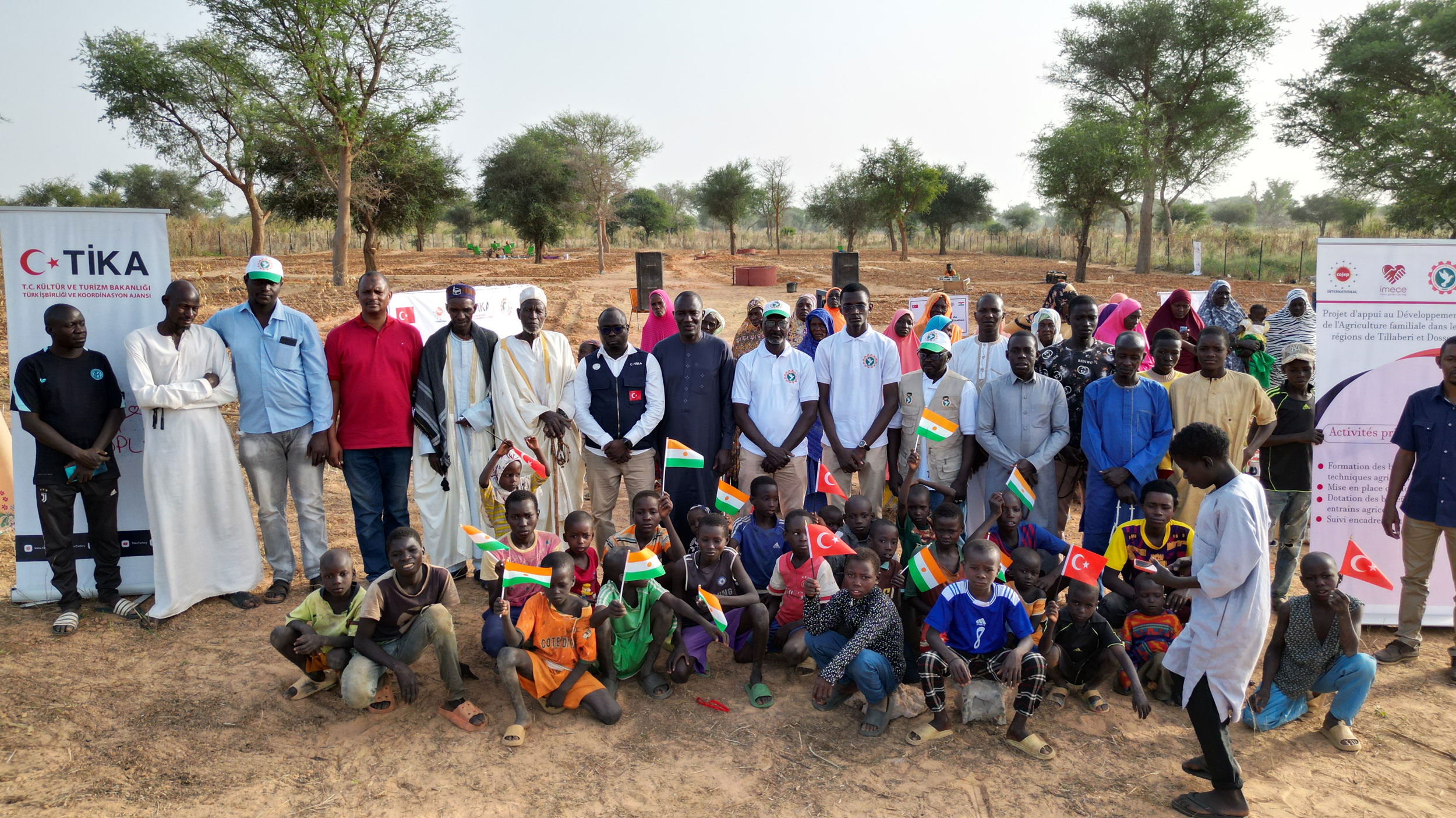 La TIKA soutient les femmes agricoles au Niger en créant un jardin maraîcher et en fournissant des formations pour améliorer leur production.