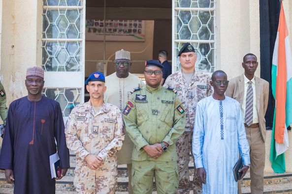 Le Général Quartuccio de la MISIN rencontre l'Administrateur Délégué de Niamey pour renforcer la coopération et le développement de la ville.