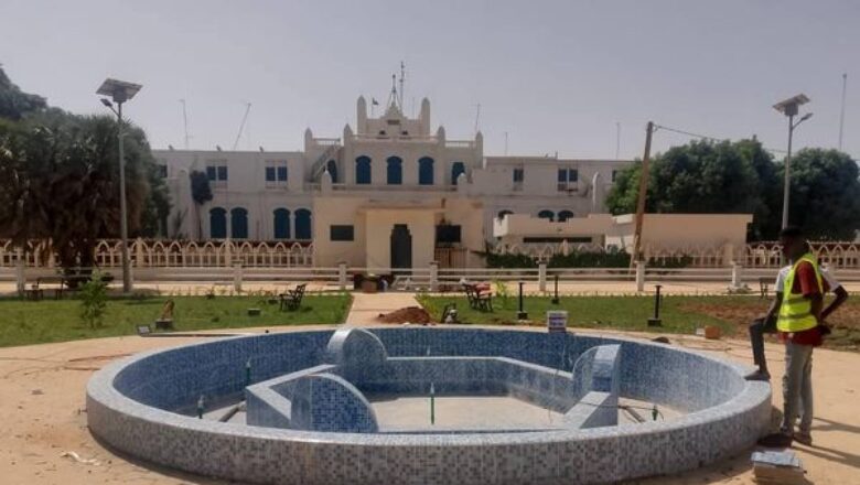 La Place du Liptako-Gourma renaît sous un nouveau jour à Niamey, offrant un espace moderne et artistique au cœur de la capitale nigérienne.