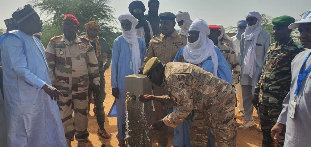 Un nouveau forage transforme la vie des habitants d'Intalewane, au Niger, en leur offrant un accès durable à l'eau potable.