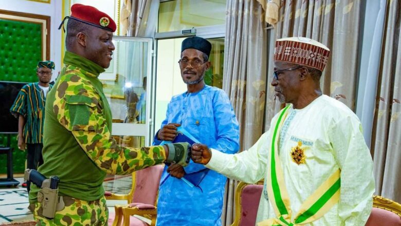 Le Président du Faso, a eu une rencontre avec le Grand Chancelier des Ordres Nationaux du Niger pour discuter des initiatives de coopération