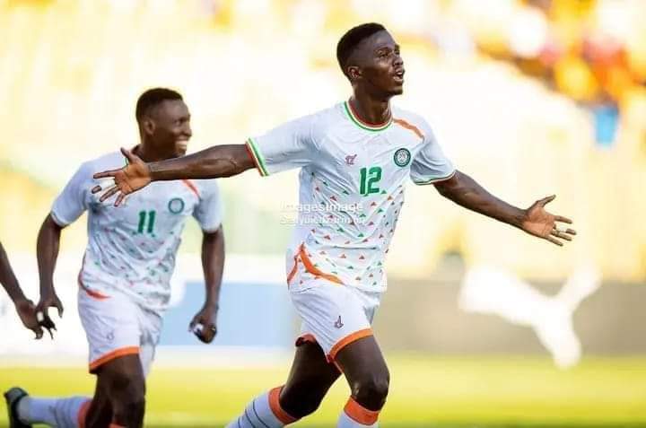 Les Ménas, l'équipe nationale du Niger, sont en pleine ascension et offrent un nouvel espoir au football africain.