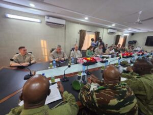 Le Niger et la Russie renforcent leur coopération militaire à travers une réunion stratégique à Niamey, signalant un nouveau partenariat 