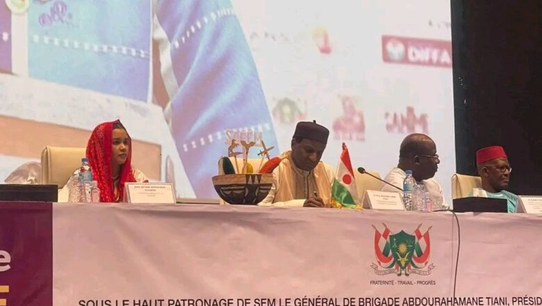 Le Premier Ministre nigérien inaugure le SAFEM 2024, un événement incontournable pour découvrir la richesse de l'artisanat africain et soutenir l'autonomisation économique des femmes.