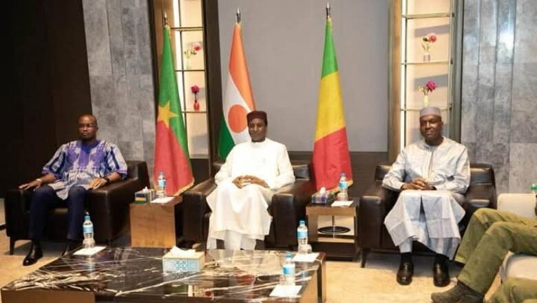 La visite des Premiers Ministres de Transition du Mali et du Burkina Faso à Niamey marque une avancée significative dans le renforcement