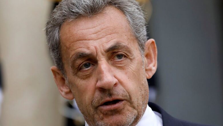 Nicolas Sarkozy, ancien président de la République française, a été condamné à trois ans de prison pour corruption et trafic d’influence