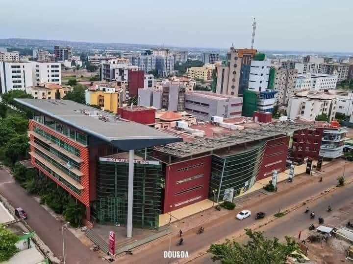 Plongez dans l'histoire de Bamako à travers ses nouveaux noms de rues et de places, une invitation à redécouvrir la ville