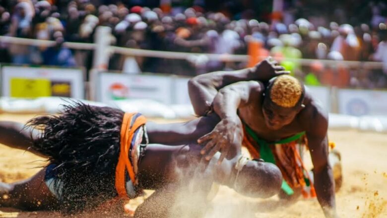 Après un combat acharné, Abba Ibrahim de Niamey a remporté le 45ème Sabre National, mettant fin à la domination d'Issaka Issaka.