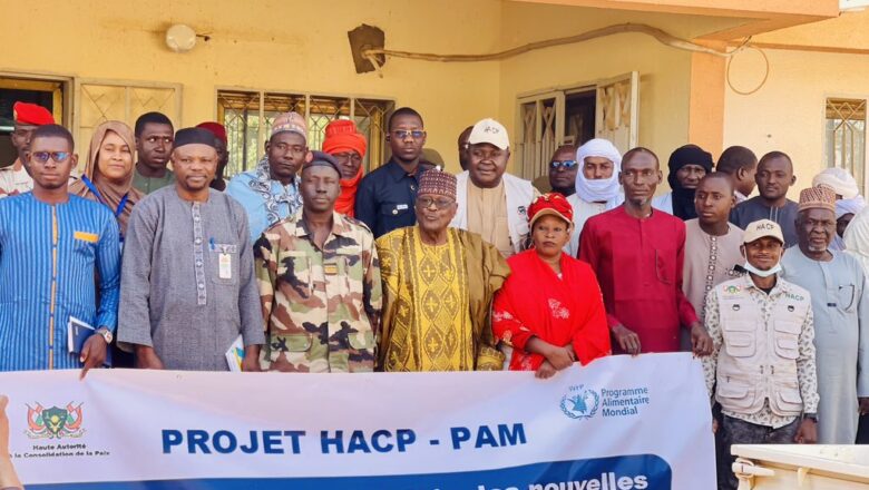 À Ouallam, une mission cruciale du projet Cohésion sociale HACP-PAM renforce la cohésion sociale et la stabilité avec des ateliers de formation et des activités sportives pour les Personnes Déplacées Internes.