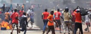 Les manifestations d'hier en Guinée ont dégénéré en violences, faisant un mort et plusieurs blessés, alors que les Forces Vives de Guinée