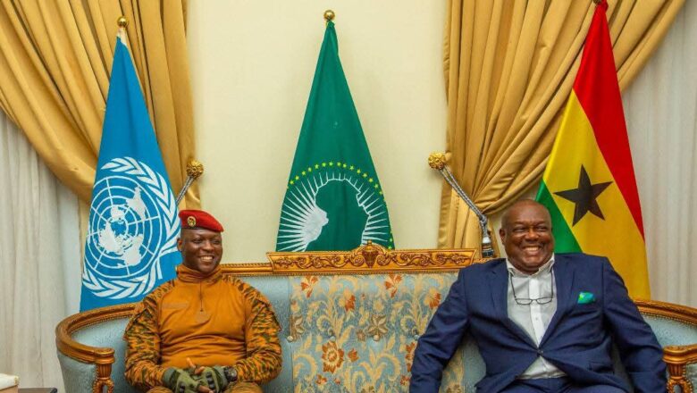 Le Président Ibrahim Traoré, acclamé à Accra lors de l’investiture de John Dramani Mahama, renforce les liens entre le Burkina Faso