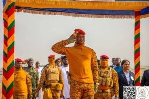 Le Président Ibrahim Traoré, acclamé à Accra lors de l’investiture de John Dramani Mahama, renforce les liens entre le Burkina Faso 