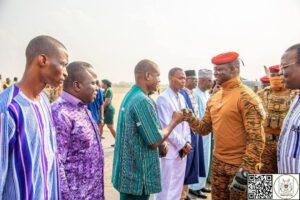 Le Président Ibrahim Traoré, acclamé à Accra lors de l’investiture de John Dramani Mahama, renforce les liens entre le Burkina Faso 