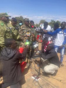 Une manifestation à Niamey, organisée par l'Union des scolaires nigériens, a rassemblé des centaines de jeunes pour soutenir le CNSP,