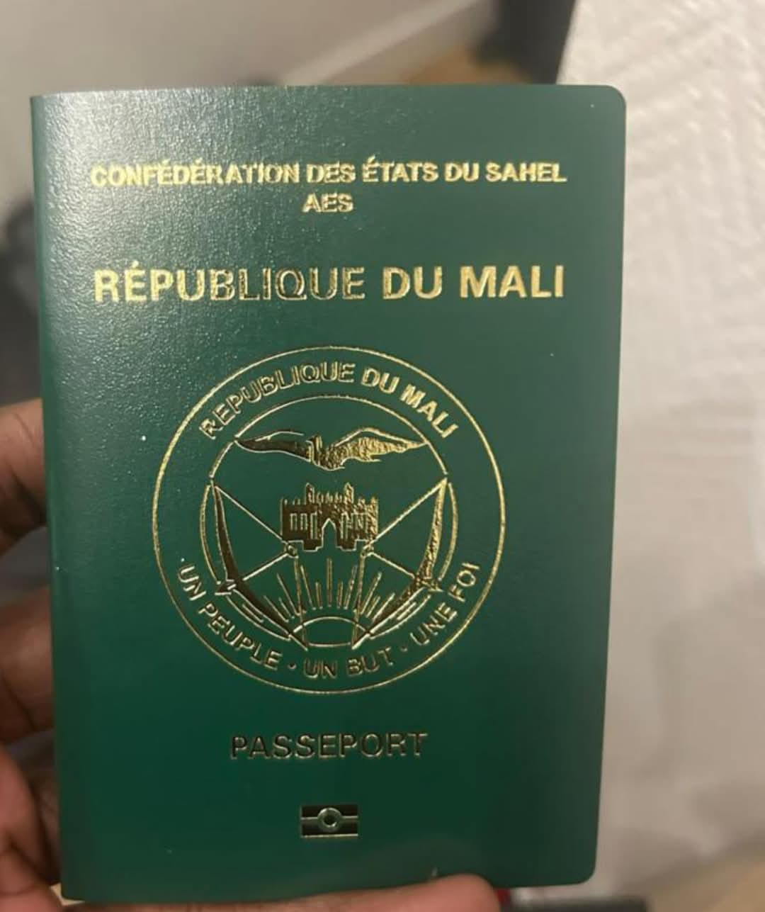 Le Mali dévoile son nouveau passeport sous l’égide de l’AES, symbole d’affirmation souveraine et d’intégration régionale