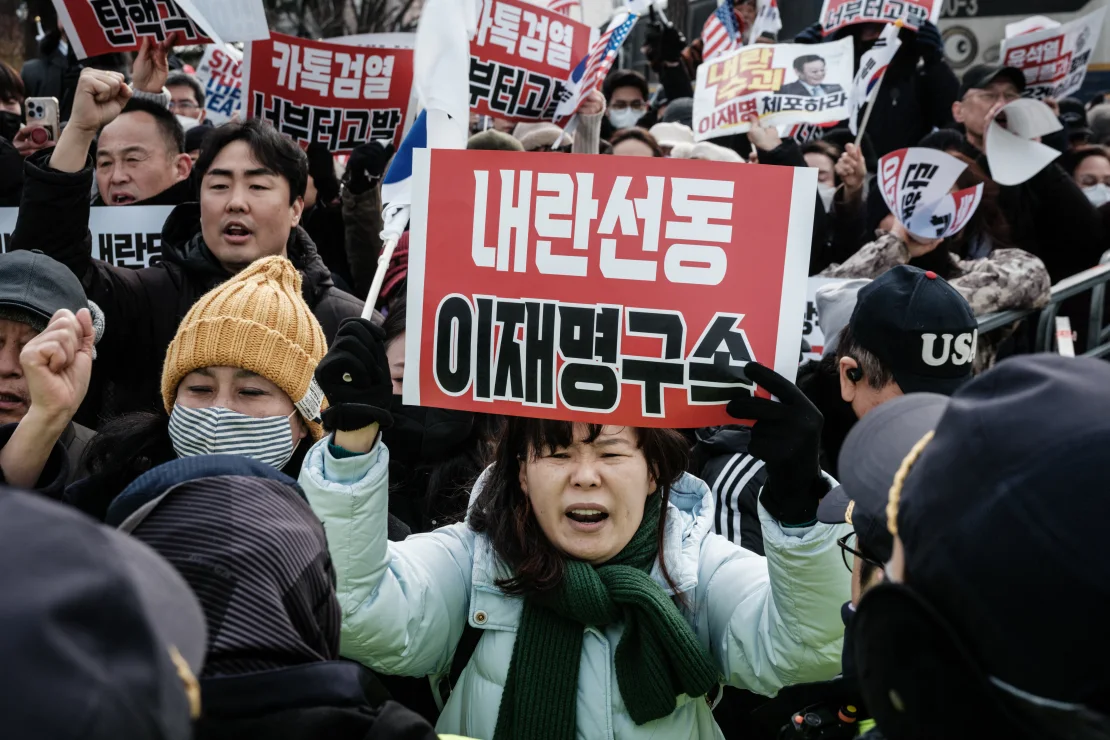 La chute de Yoon Suk Yeol : un président déchu face à l’abîme