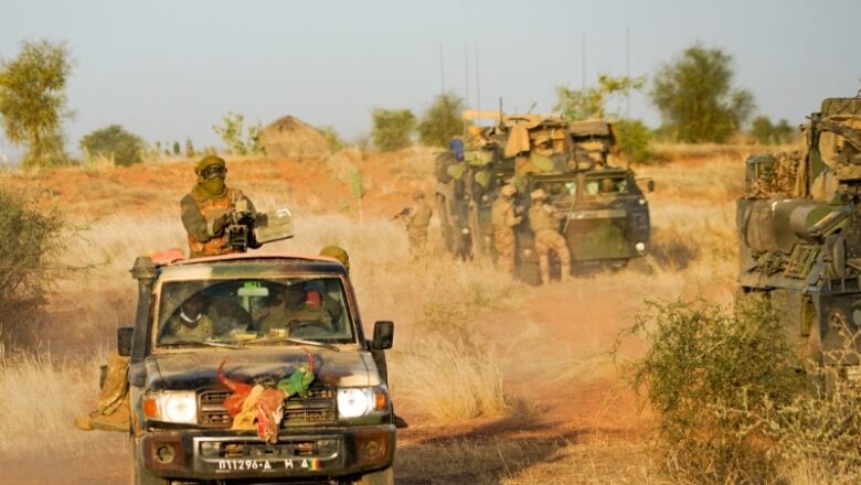 Les Forces Armées Maliennes intensifient leur lutte contre les groupes armés terroristes à Tombouctou, avec des frappes ciblées