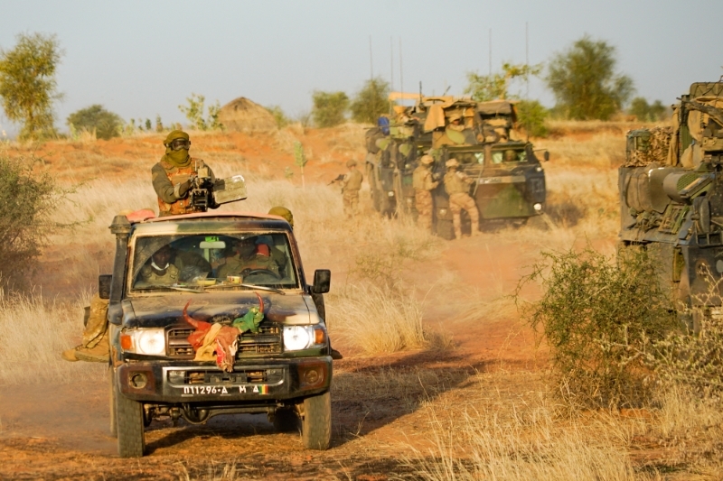 Les Forces Armées Maliennes intensifient leur lutte contre les groupes armés terroristes à Tombouctou, avec des frappes ciblées