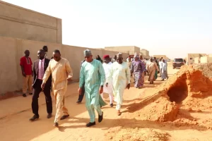 Visite du ministre Sahirou Salissou Adamou le 4 mars 2025 au chantier de 155 logements sociaux à la Cité Diaspora, un projet nigérien