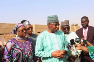 Visite du ministre Sahirou Salissou Adamou le 4 mars 2025 au chantier de 155 logements sociaux à la Cité Diaspora, un projet nigérien