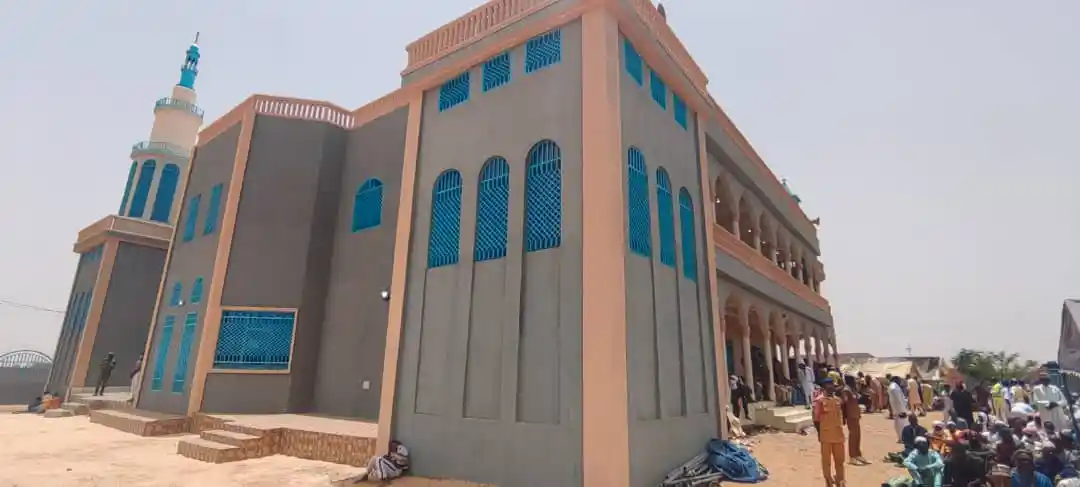 L'inauguration de la nouvelle mosquée de Tamaské, un chef-d’œuvre communautaire de 552 m², symbole de foi et d’unité,