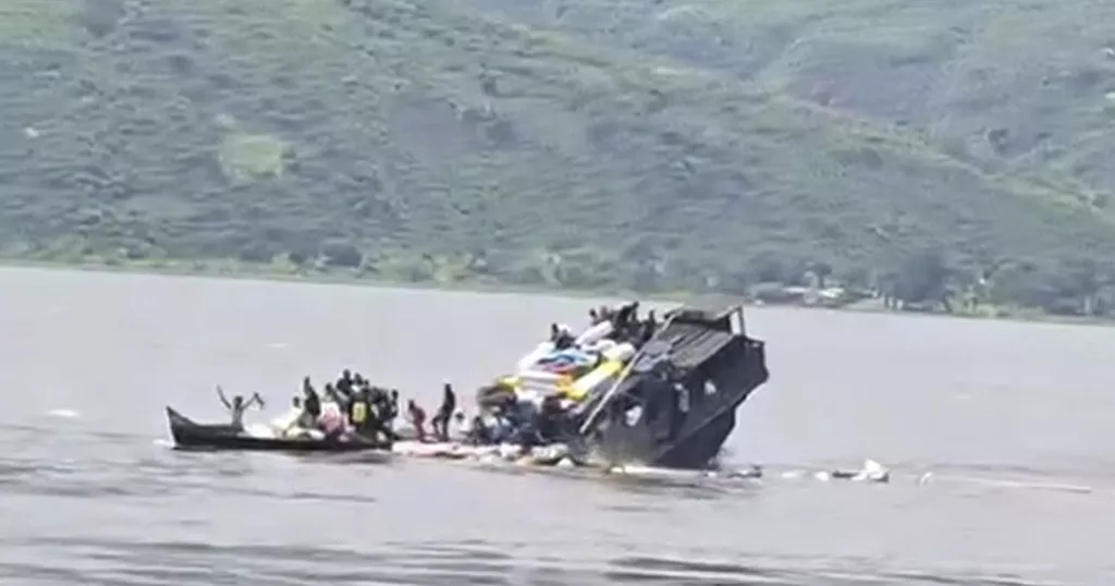 Un incendie et un naufrage sur le fleuve Congo endeuillent la RDC, révélant la précarité du transport fluvial