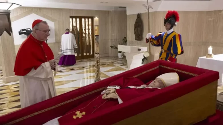 Le pape François, décédé d’un AVC, sera inhumé à Sainte-Marie-Majeure après des funérailles solennelles le 26 avril, attirant dirigeants