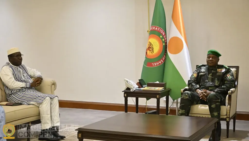 Le président nigérien Abdourahamane Tiani a reçu le ministre malien des Mines Amadou Keita à Niamey, renforçant la coopération Mali-Niger