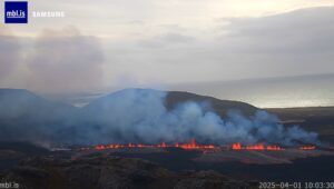 L’éruption volcanique qui secoue la péninsule de Reykjanes, près de Grindavík, où la terre s’ouvre et défie les hommes 