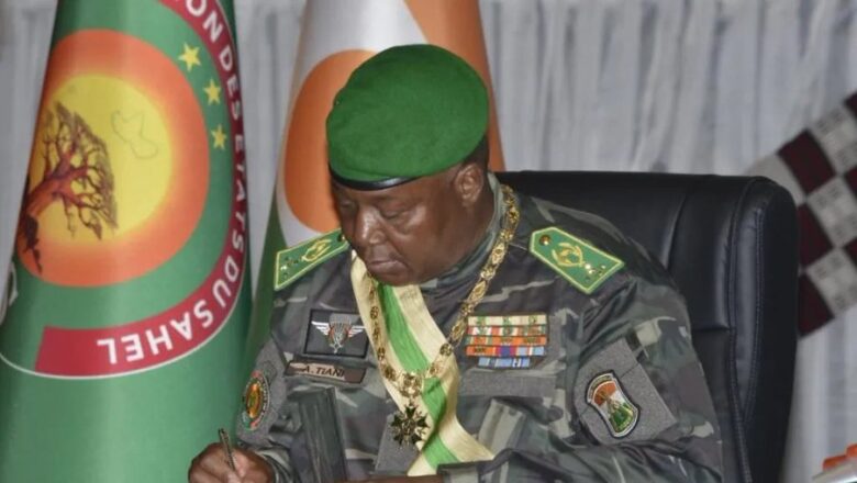 Le Président Abdourahamane Tiani a signé un décret réaménageant le gouvernement du Niger, intégrant 8 nouveaux ministres pour revitaliser