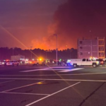 Un incendie dévastateur ravage 4 500 hectares dans le New Jersey, forçant l'évacuation de 3 000 habitants et privant 25 000 personnes